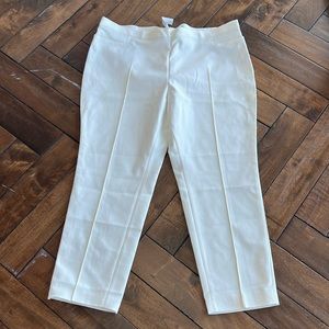 Akris punto made in Romania of Italian fabric size 18 off white capris pants